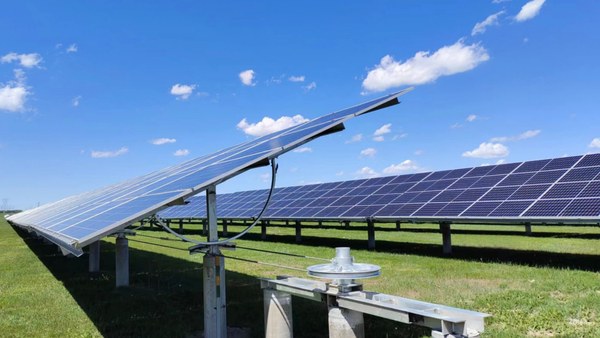 PV tracking system with encoder feedback
