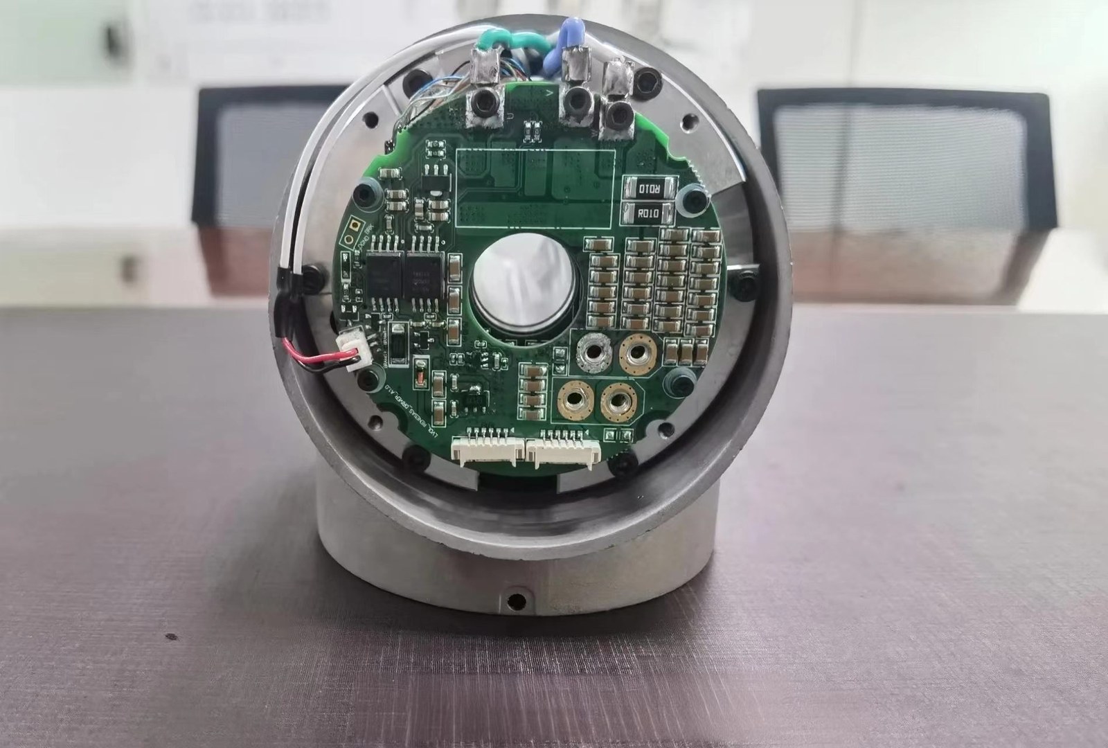 Motor rotor fitted with an RM10 rotary encoder