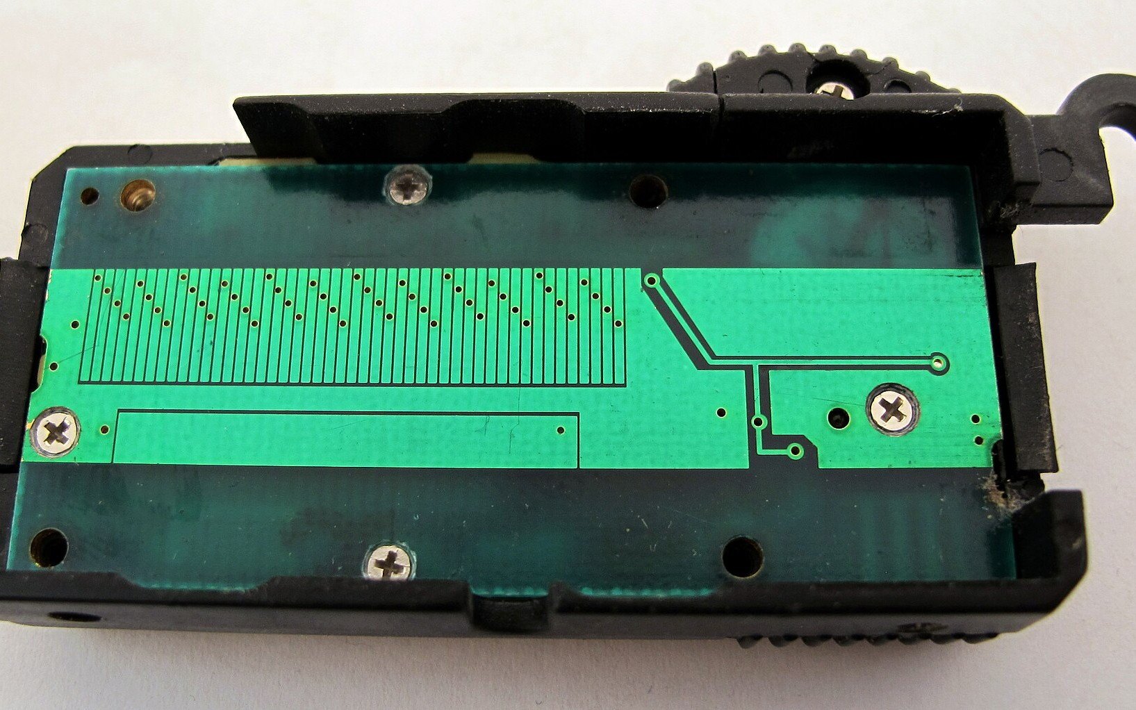 Linear encoder for machine tools and precision stages